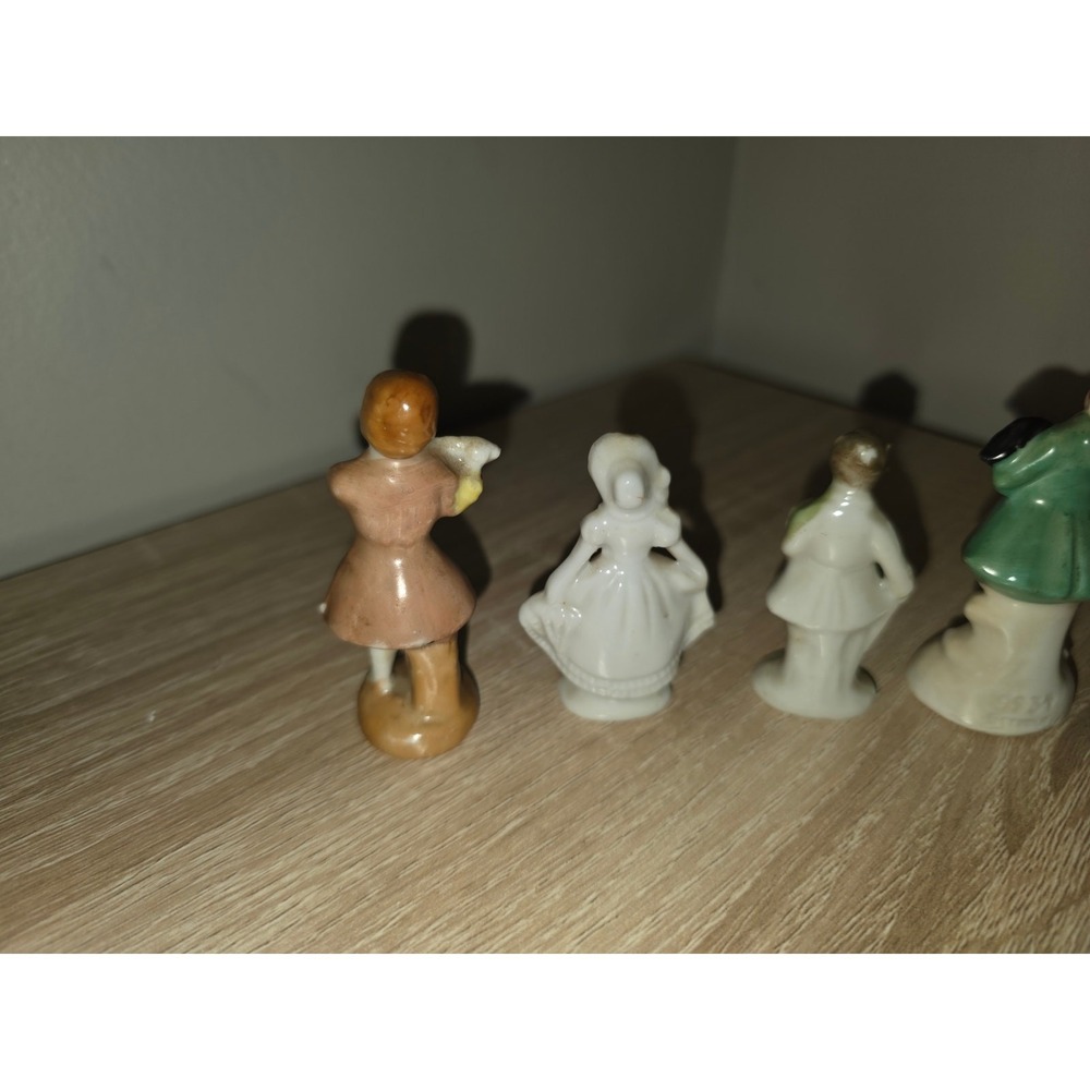 Vintage Miniature Porcelain Colonial Figurines Set of 4 Hand Painted Glazed - Picture 5 of 6